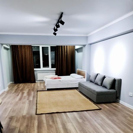 Апартаменты В Центре, В Новом Доме Almatý Exterior foto