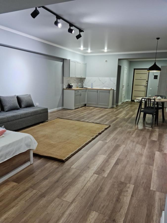 Апартаменты В Центре, В Новом Доме Almatý Exterior foto