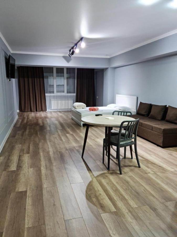 Апартаменты В Центре, В Новом Доме Almatý Exterior foto
