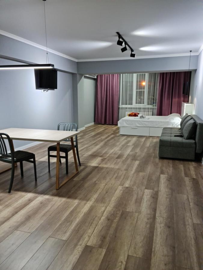 Апартаменты В Центре, В Новом Доме Almatý Exterior foto
