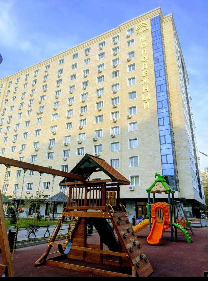 Апартаменты В Центре, В Новом Доме Almatý Exterior foto